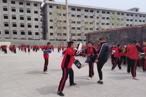 父母把16岁叛逆孩子送进特殊管理学校好吗