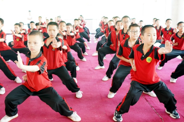 性格暴力的孩子适合上封闭武术学校吗？