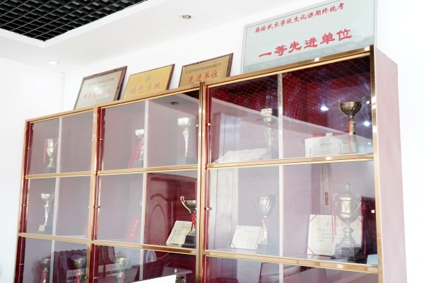 嵩山少林封闭武校正规吗？办学资质齐全吗？